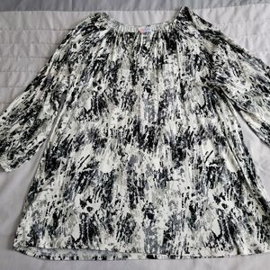 LuLaRoe Black, White & Gray Abstract Pullover Tunic